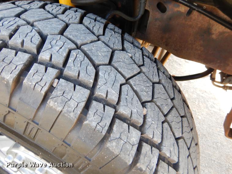 image for item EZ9863 2006 Ford F250 Super Duty SuperCab flatbed pickup truck