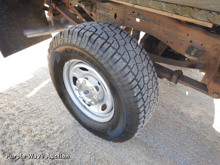 image for item EZ9863 2006 Ford F250 Super Duty SuperCab flatbed pickup truck