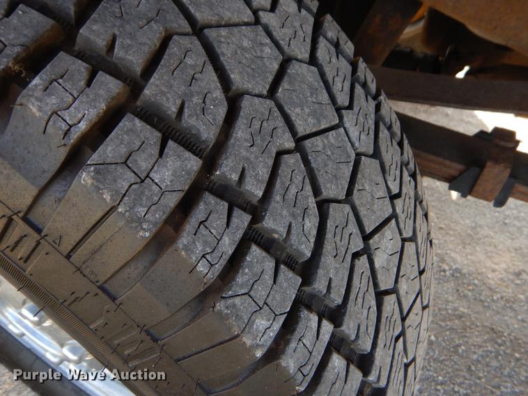 image for item EZ9863 2006 Ford F250 Super Duty SuperCab flatbed pickup truck