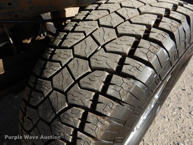 image for item EZ9863 2006 Ford F250 Super Duty SuperCab flatbed pickup truck