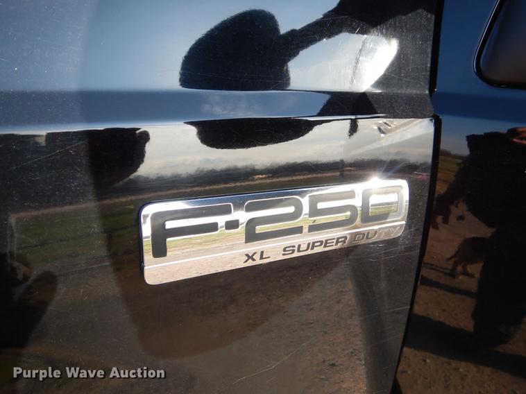 image for item EZ9863 2006 Ford F250 Super Duty SuperCab flatbed pickup truck