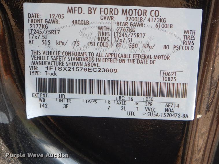 image for item EZ9863 2006 Ford F250 Super Duty SuperCab flatbed pickup truck