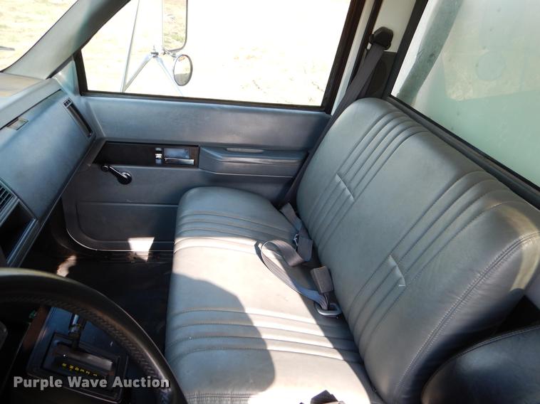 image for item EZ9866 1995 Chevrolet Kodiak refrigerated box truck