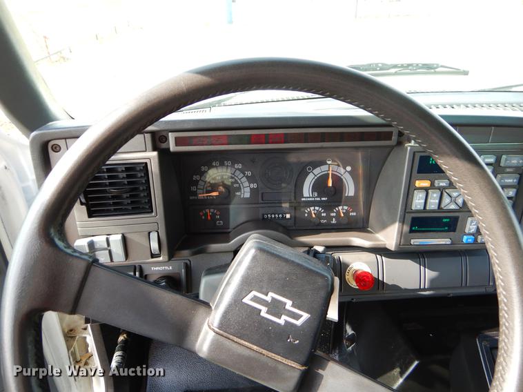 image for item EZ9866 1995 Chevrolet Kodiak refrigerated box truck