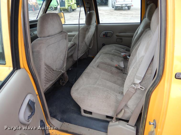 image for item FA9273 1998 Chevrolet C3500 Crew Cab dump bed pickup truck