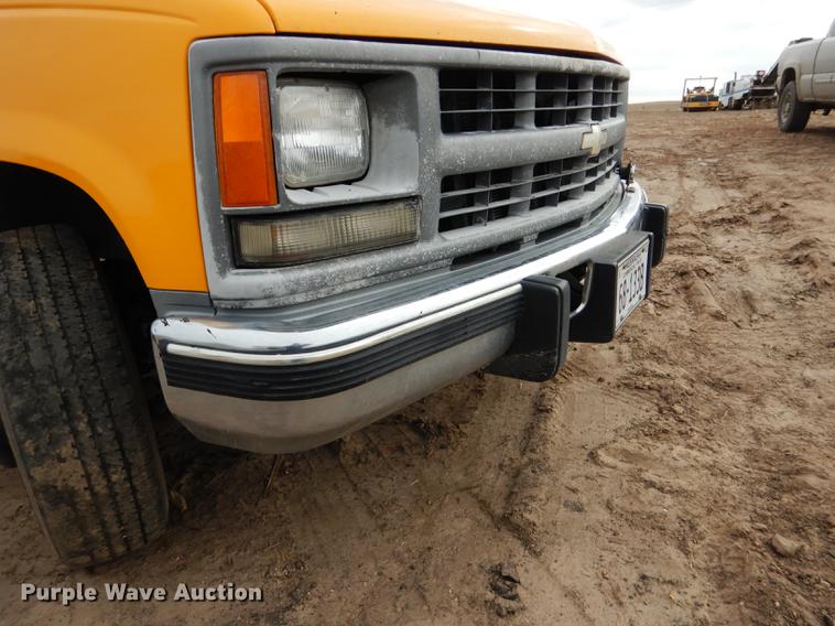 image for item FA9273 1998 Chevrolet C3500 Crew Cab dump bed pickup truck