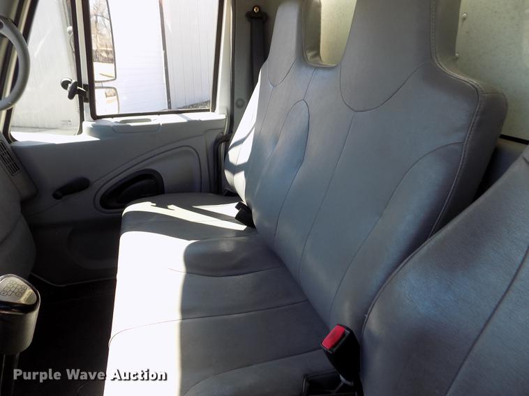 image for item FA9545 2007 International 4400 box truck