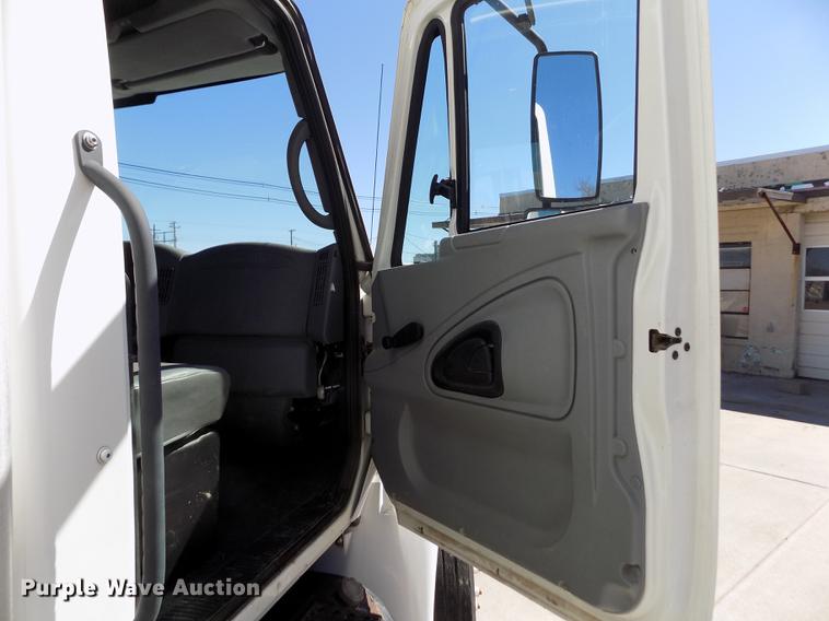 image for item FA9545 2007 International 4400 box truck