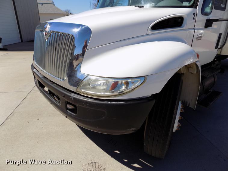 image for item FA9545 2007 International 4400 box truck