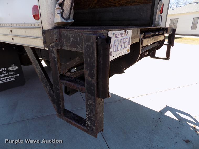 image for item FA9545 2007 International 4400 box truck