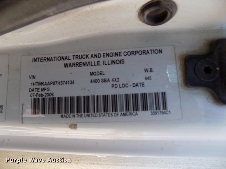 image for item FA9545 2007 International 4400 box truck