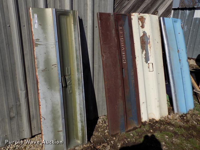 image for item FA9573 (4) GM pickup truck tailgates