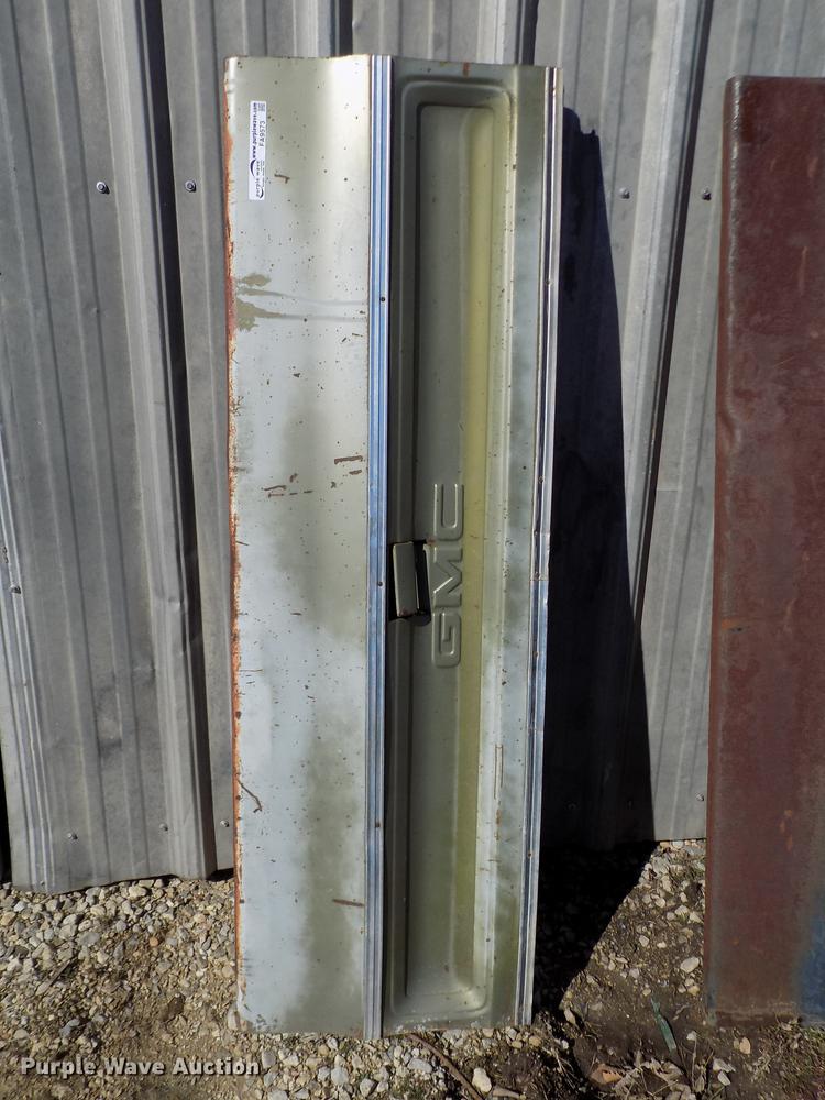 image for item FA9573 (4) GM pickup truck tailgates