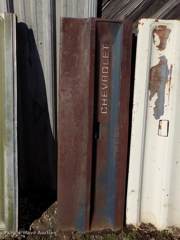 image for item FA9573 (4) GM pickup truck tailgates