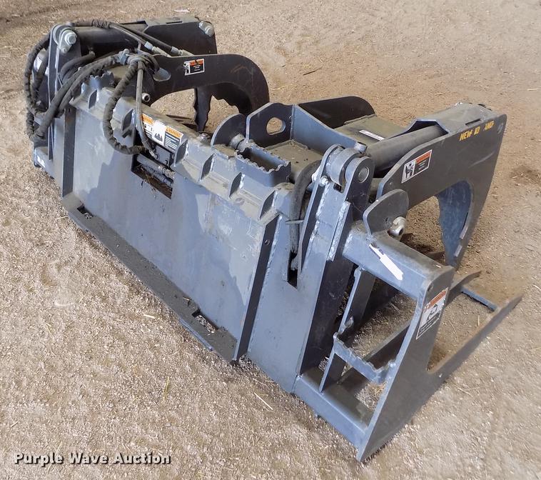 2014 New Holland grapple bucket in Holyrood, KS Item FA9577 sold