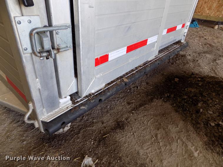 image for item FA9578 2011 Hillsboro Endura livestock trailer