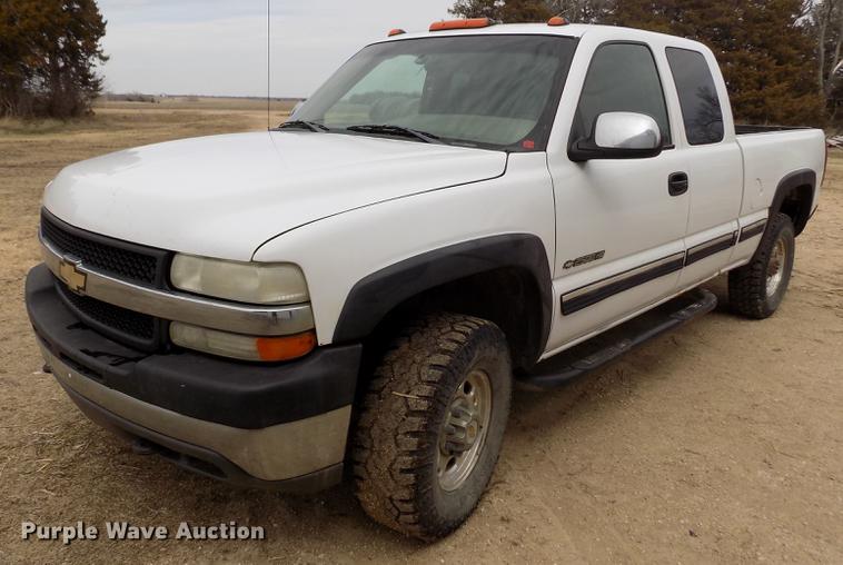 image for item FA9621 2002 Chevrolet Silverado 2500HD LS Ext. Cab pickup truck
