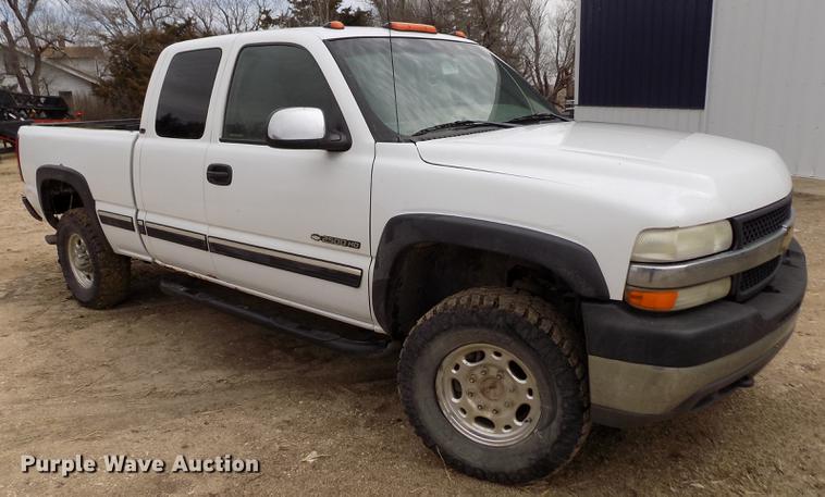 image for item FA9621 2002 Chevrolet Silverado 2500HD LS Ext. Cab pickup truck