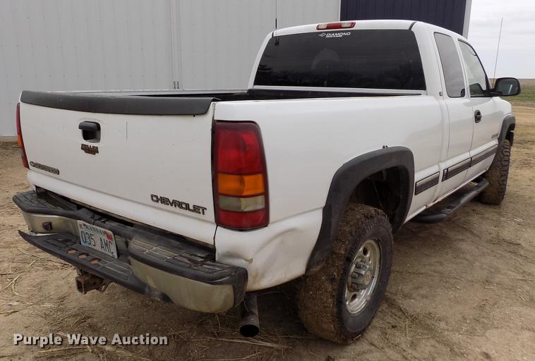 image for item FA9621 2002 Chevrolet Silverado 2500HD LS Ext. Cab pickup truck