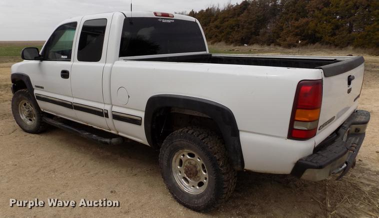 image for item FA9621 2002 Chevrolet Silverado 2500HD LS Ext. Cab pickup truck