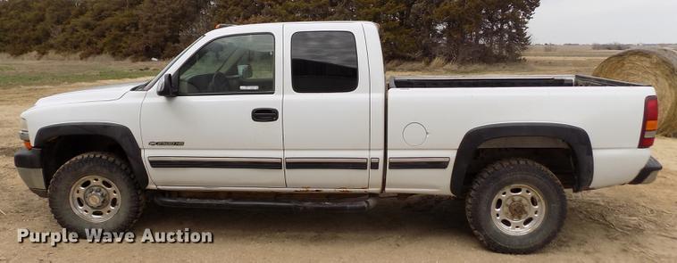 image for item FA9621 2002 Chevrolet Silverado 2500HD LS Ext. Cab pickup truck
