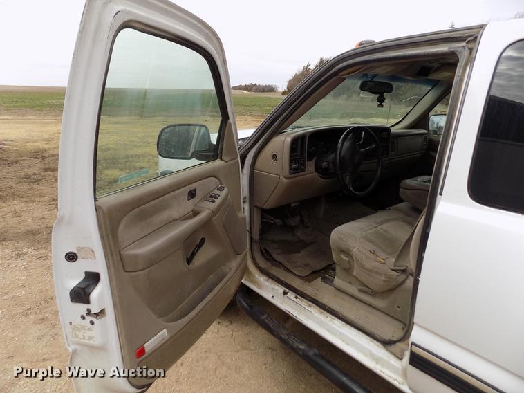 image for item FA9621 2002 Chevrolet Silverado 2500HD LS Ext. Cab pickup truck