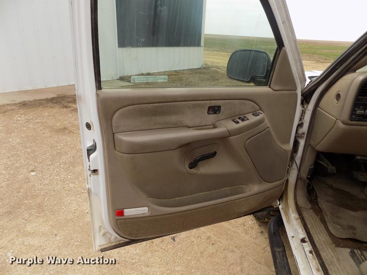 image for item FA9621 2002 Chevrolet Silverado 2500HD LS Ext. Cab pickup truck