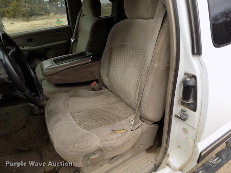 image for item FA9621 2002 Chevrolet Silverado 2500HD LS Ext. Cab pickup truck