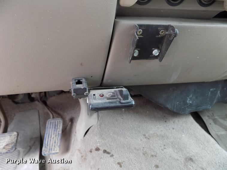 image for item FA9621 2002 Chevrolet Silverado 2500HD LS Ext. Cab pickup truck