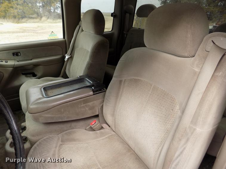 image for item FA9621 2002 Chevrolet Silverado 2500HD LS Ext. Cab pickup truck