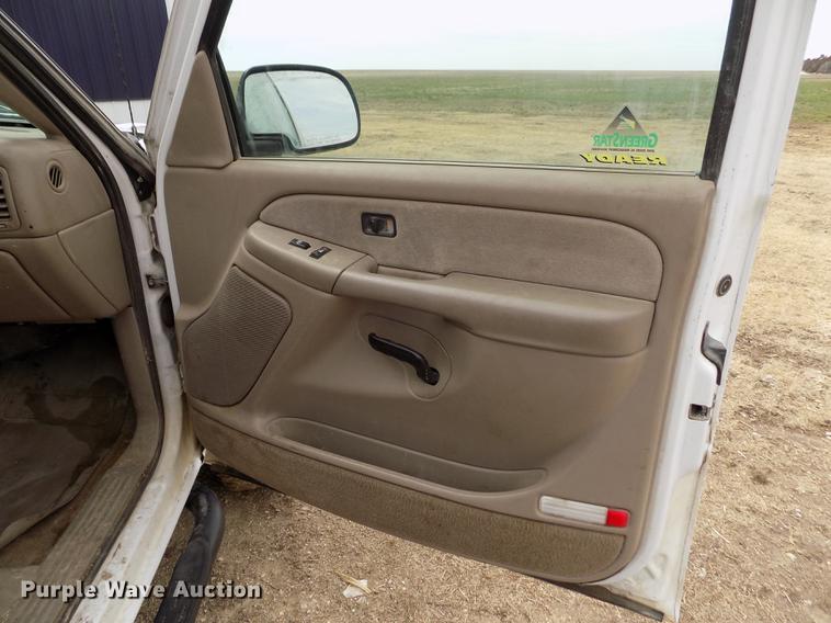 image for item FA9621 2002 Chevrolet Silverado 2500HD LS Ext. Cab pickup truck