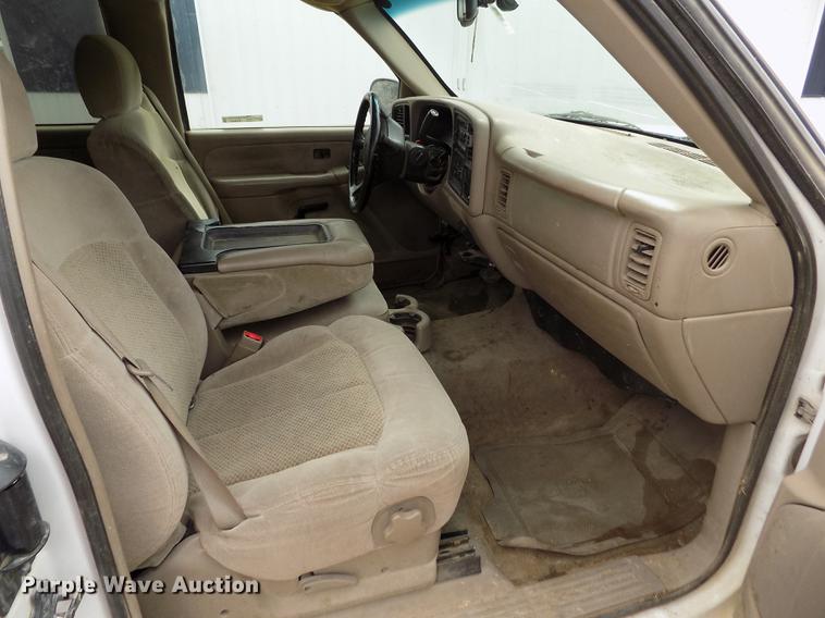 image for item FA9621 2002 Chevrolet Silverado 2500HD LS Ext. Cab pickup truck