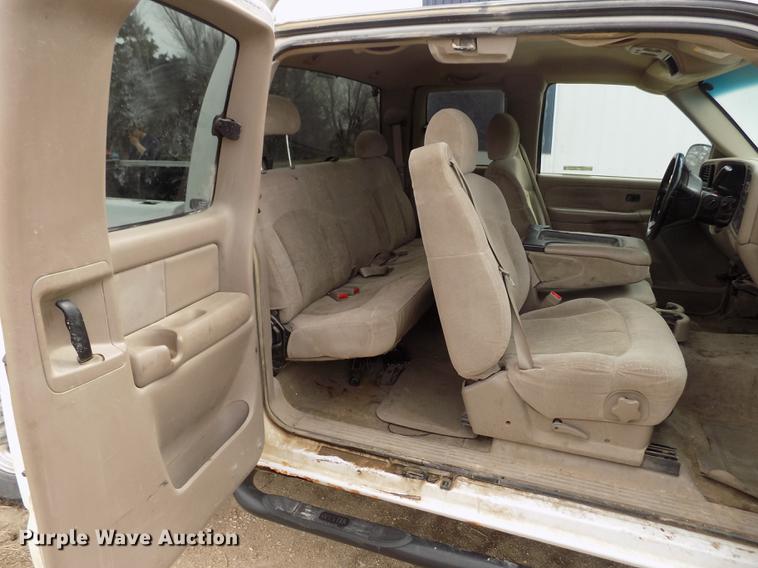 image for item FA9621 2002 Chevrolet Silverado 2500HD LS Ext. Cab pickup truck