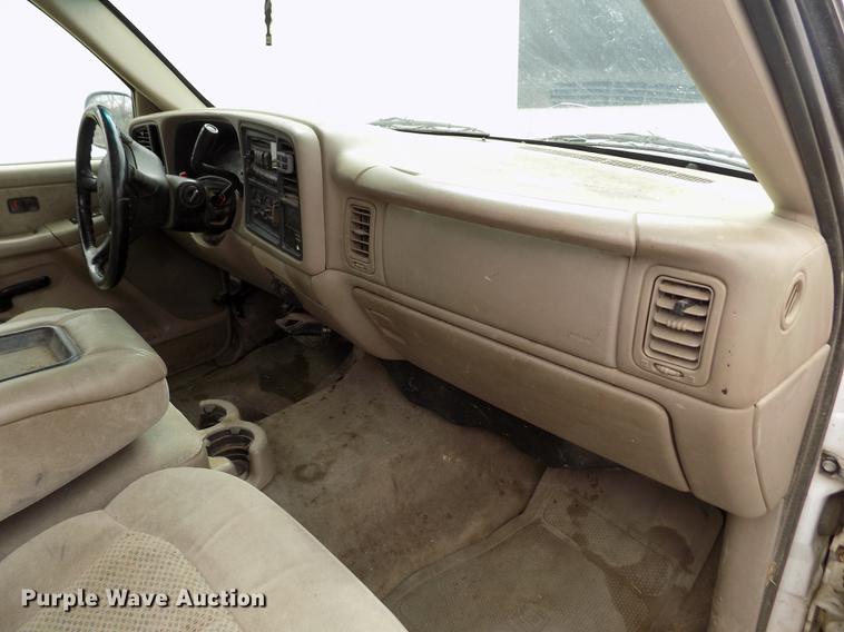 image for item FA9621 2002 Chevrolet Silverado 2500HD LS Ext. Cab pickup truck