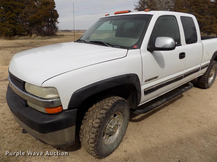 image for item FA9621 2002 Chevrolet Silverado 2500HD LS Ext. Cab pickup truck