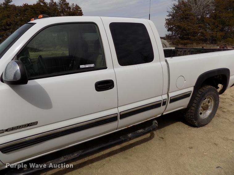 image for item FA9621 2002 Chevrolet Silverado 2500HD LS Ext. Cab pickup truck