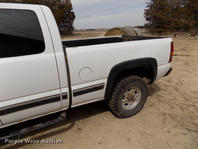 image for item FA9621 2002 Chevrolet Silverado 2500HD LS Ext. Cab pickup truck