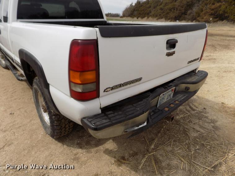 image for item FA9621 2002 Chevrolet Silverado 2500HD LS Ext. Cab pickup truck