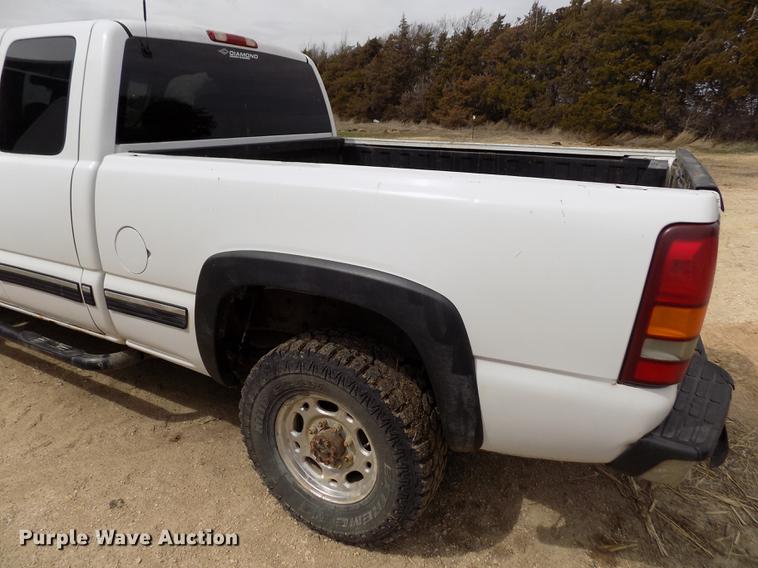 image for item FA9621 2002 Chevrolet Silverado 2500HD LS Ext. Cab pickup truck