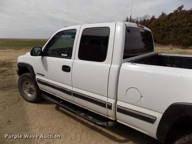 image for item FA9621 2002 Chevrolet Silverado 2500HD LS Ext. Cab pickup truck