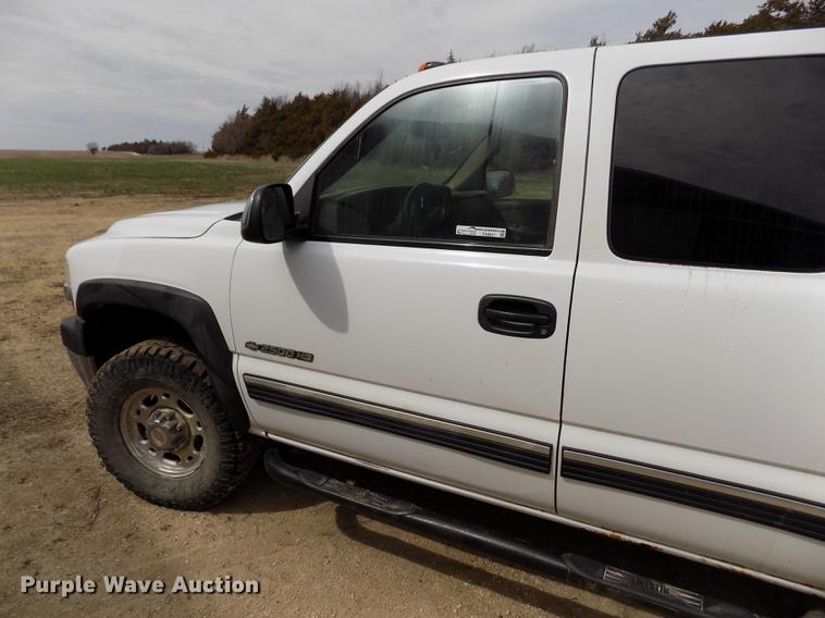 image for item FA9621 2002 Chevrolet Silverado 2500HD LS Ext. Cab pickup truck