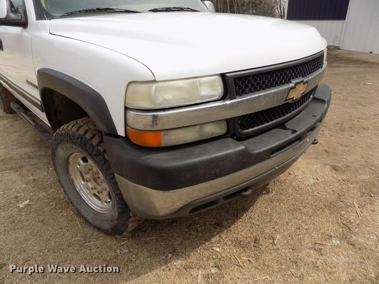 image for item FA9621 2002 Chevrolet Silverado 2500HD LS Ext. Cab pickup truck
