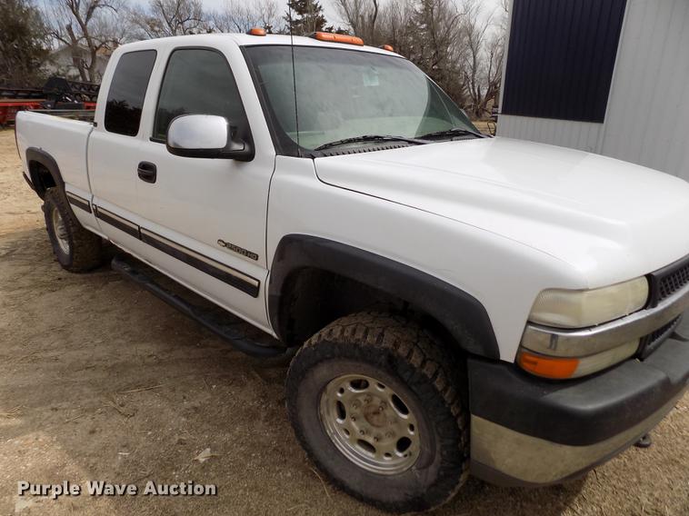 image for item FA9621 2002 Chevrolet Silverado 2500HD LS Ext. Cab pickup truck