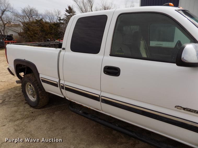 image for item FA9621 2002 Chevrolet Silverado 2500HD LS Ext. Cab pickup truck