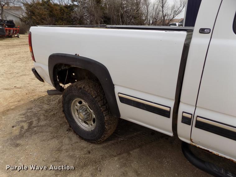 image for item FA9621 2002 Chevrolet Silverado 2500HD LS Ext. Cab pickup truck