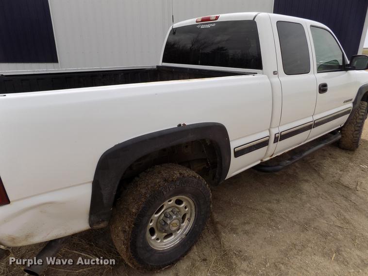 image for item FA9621 2002 Chevrolet Silverado 2500HD LS Ext. Cab pickup truck