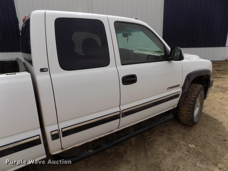 image for item FA9621 2002 Chevrolet Silverado 2500HD LS Ext. Cab pickup truck