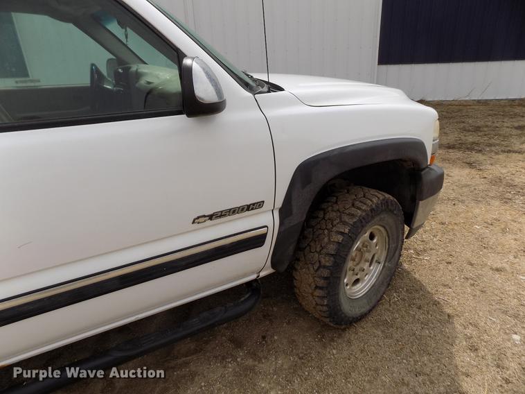 image for item FA9621 2002 Chevrolet Silverado 2500HD LS Ext. Cab pickup truck