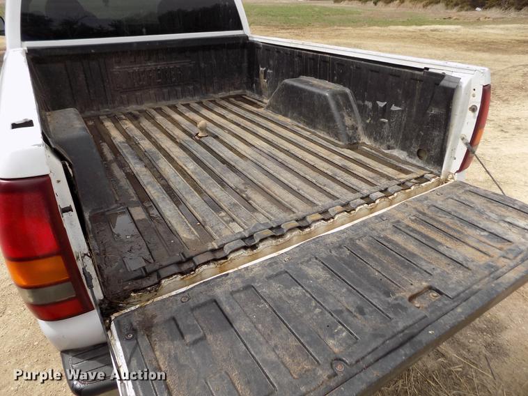 image for item FA9621 2002 Chevrolet Silverado 2500HD LS Ext. Cab pickup truck