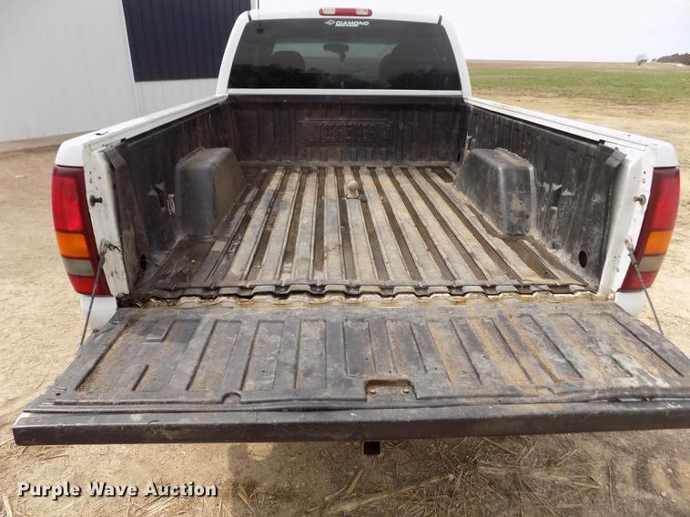 image for item FA9621 2002 Chevrolet Silverado 2500HD LS Ext. Cab pickup truck